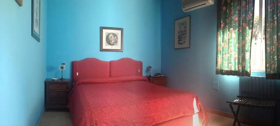 Basic Tek Büyük veya İki Ayrı Yataklı Oda