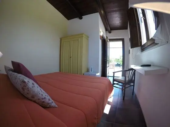 Tek Büyük veya İki Ayrı Yataklı Oda, Bahçe Manzaralı