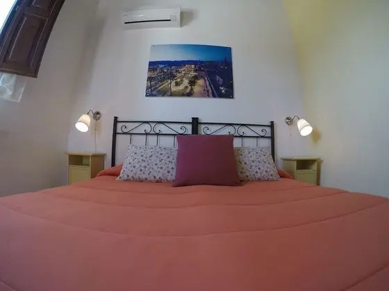 Tek Büyük veya İki Ayrı Yataklı Oda, Bahçe Manzaralı