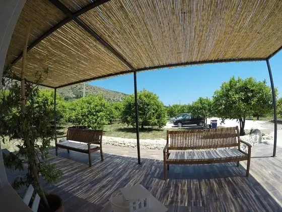 Tek Büyük veya İki Ayrı Yataklı Oda, Bahçe Manzaralı