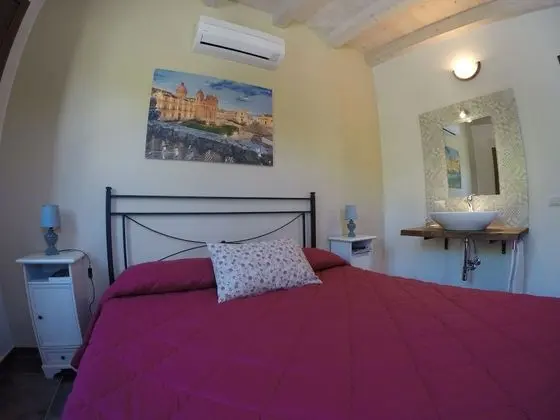 Tek Büyük veya İki Ayrı Yataklı Oda, Havuz Manzaralı