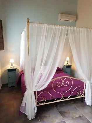 Tek Büyük veya İki Ayrı Yataklı Oda, Havuz Manzaralı