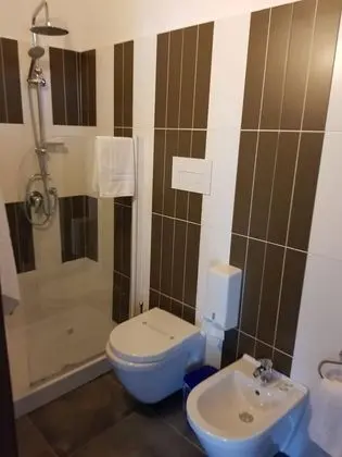 Tek Büyük veya İki Ayrı Yataklı Oda, Havuz Manzaralı