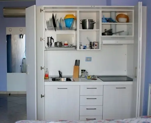 Tek Büyük veya İki Ayrı Yataklı Oda, Küçük Mutfak, Bahçe Manzaralı