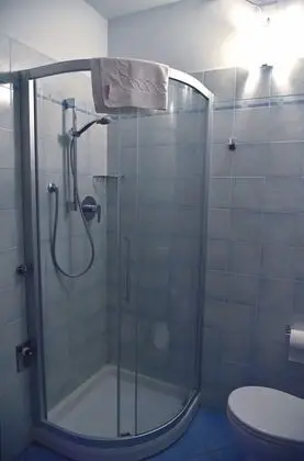 Tek Büyük veya İki Ayrı Yataklı Oda, Küçük Mutfak, Bahçe Manzaralı