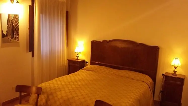 Büyük Yataklı Tek Kişilik Oda