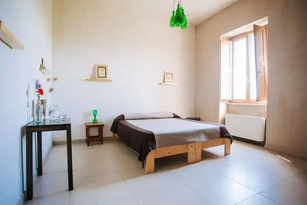 Üç Kişilik Oda, Bahçe Manzaralı (Lavanda)
