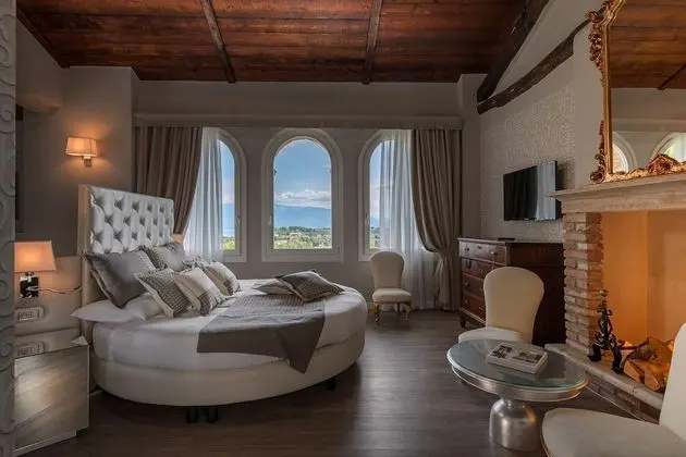 Classic Tek Büyük veya İki Ayrı Yataklı Oda