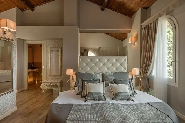 Classic Tek Büyük veya İki Ayrı Yataklı Oda