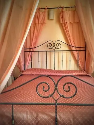 Büyük Yataklı Tek Kişilik Oda