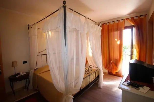 Büyük Yataklı Tek Kişilik Oda