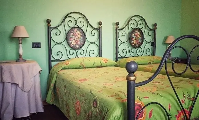 Büyük Yataklı Tek Kişilik Oda