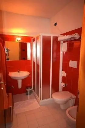 Büyük Yataklı Tek Kişilik Oda