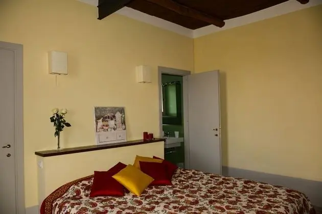 Tek Büyük veya İki Ayrı Yataklı Oda, Bahçe Manzaralı