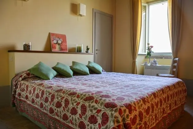 Tek Büyük veya İki Ayrı Yataklı Oda, Bahçe Manzaralı