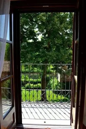 Üç Kişilik Oda, Bahçe Manzaralı