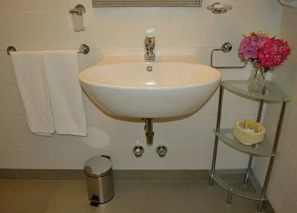 Üç Kişilik Oda, Bahçe Manzaralı