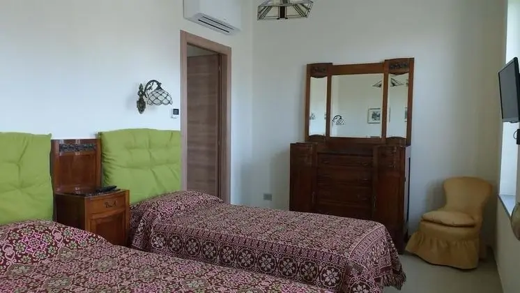 Comfort Oda (Art Noveau Bedroom)