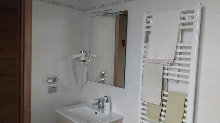 Comfort Oda (Art Noveau Bedroom)