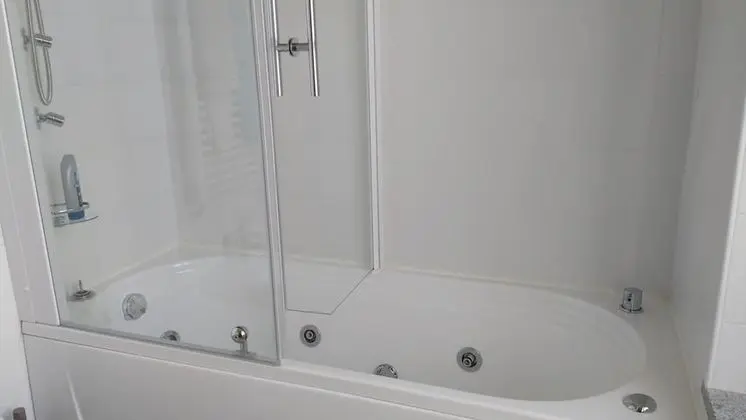 Comfort Oda (Art Noveau Bedroom)