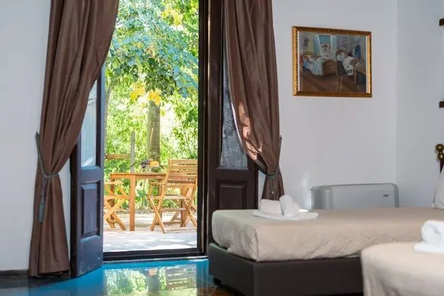 Büyük Yataklı Tek Kişilik Oda