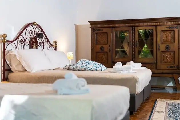 Büyük Yataklı Tek Kişilik Oda