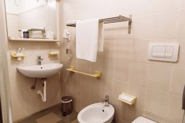 Büyük Yataklı Tek Kişilik Oda