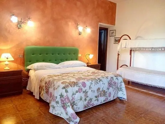 Büyük Yataklı Tek Kişilik Oda