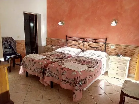 Büyük Yataklı Tek Kişilik Oda