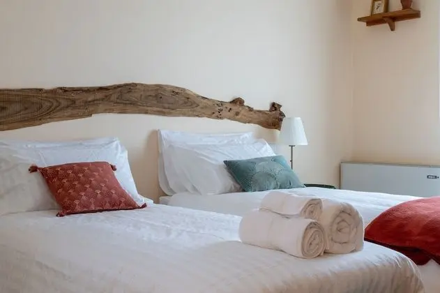 Traditional Tek Büyük veya İki Ayrı Yataklı Oda