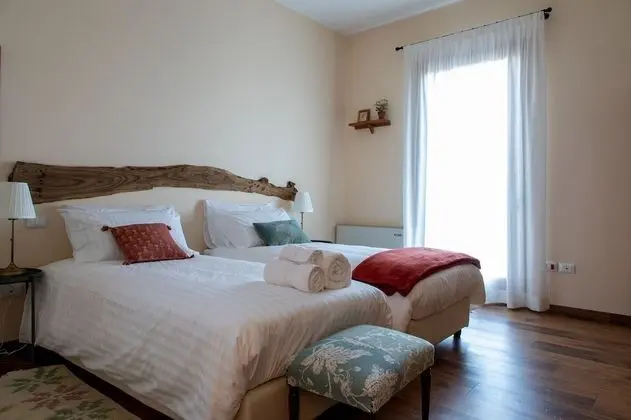 Traditional Tek Büyük veya İki Ayrı Yataklı Oda