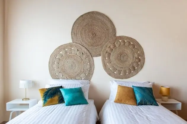 Traditional Tek Büyük veya İki Ayrı Yataklı Oda