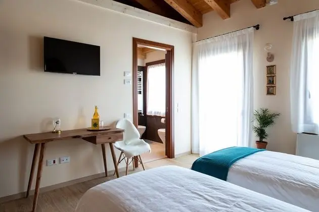 Traditional Tek Büyük veya İki Ayrı Yataklı Oda