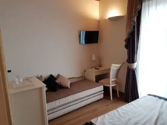 Comfort Tek Büyük Yataklı Oda, Balkon, Üzüm Asması Manzaralı
