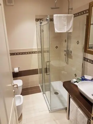 Comfort Tek Büyük Yataklı Oda, Balkon, Üzüm Asması Manzaralı
