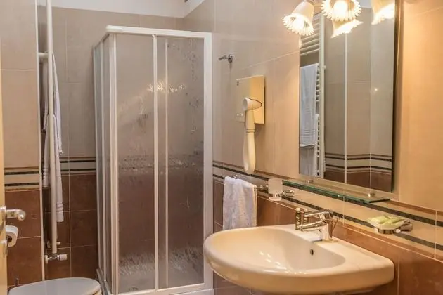 Üç Kişilik Oda (Matrimonial Bed plus Extra Bed)