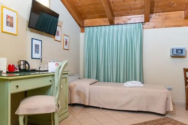 Üç Kişilik Oda (Matrimonial Bed plus Extra Bed)
