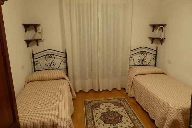 Tek Büyük veya İki Ayrı Yataklı Oda