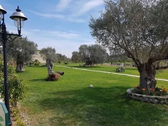 Standard Tek Büyük veya İki Ayrı Yataklı Oda, Bahçe Manzaralı