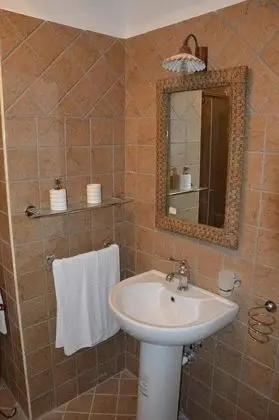 Standard Tek Büyük veya İki Ayrı Yataklı Oda, Bahçe Manzaralı