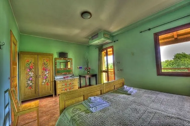 Tek Büyük veya İki Ayrı Yataklı Oda, Göl Manzaralı