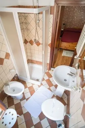 Üç Kişilik Oda, Veranda, Ek Bina