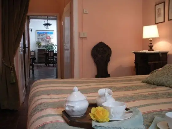 Traditional Tek Büyük Yataklı Oda