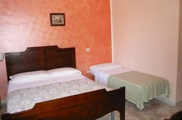 Üç Kişilik Oda