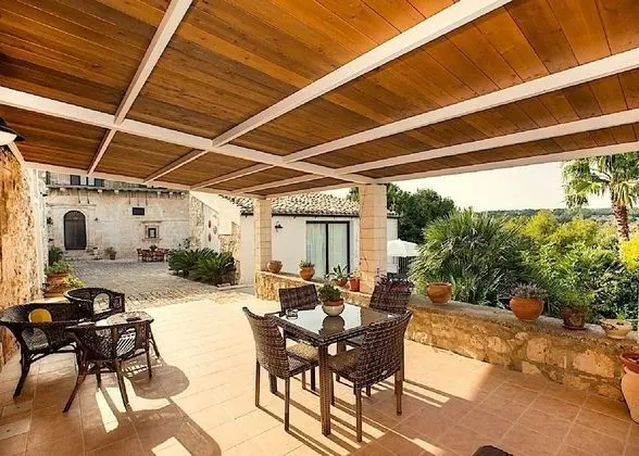 Family Oda, Ortak Banyo, Bahçe Manzaralı