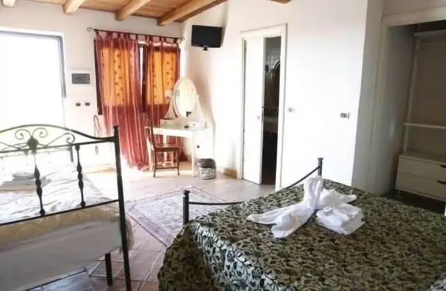 Üç Kişilik Oda