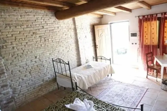 Üç Kişilik Oda