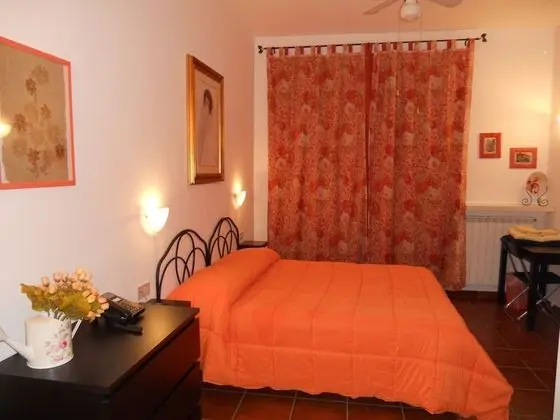 Deluxe Tek Büyük veya İki Ayrı Yataklı Oda, Havuz Manzaralı