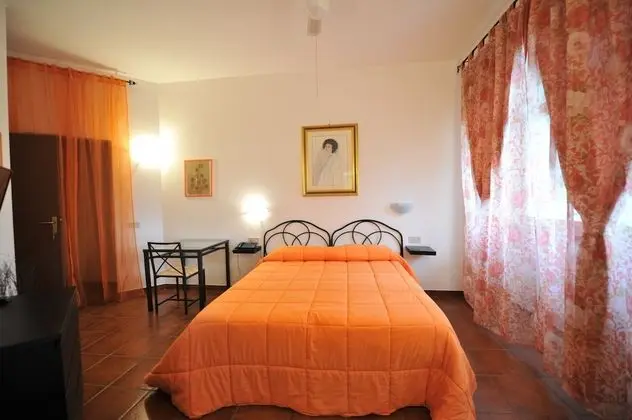 Deluxe Tek Büyük veya İki Ayrı Yataklı Oda, Havuz Manzaralı
