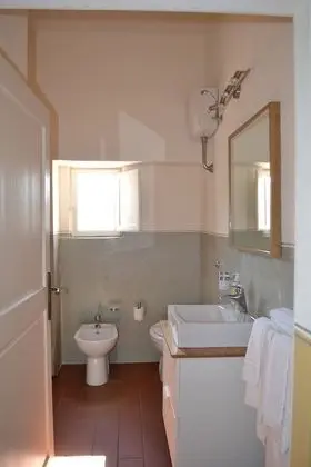 Tek Büyük veya İki Ayrı Yataklı Oda, 1 Büyük (Queen) Boy Yatak, Sigara İçilmez